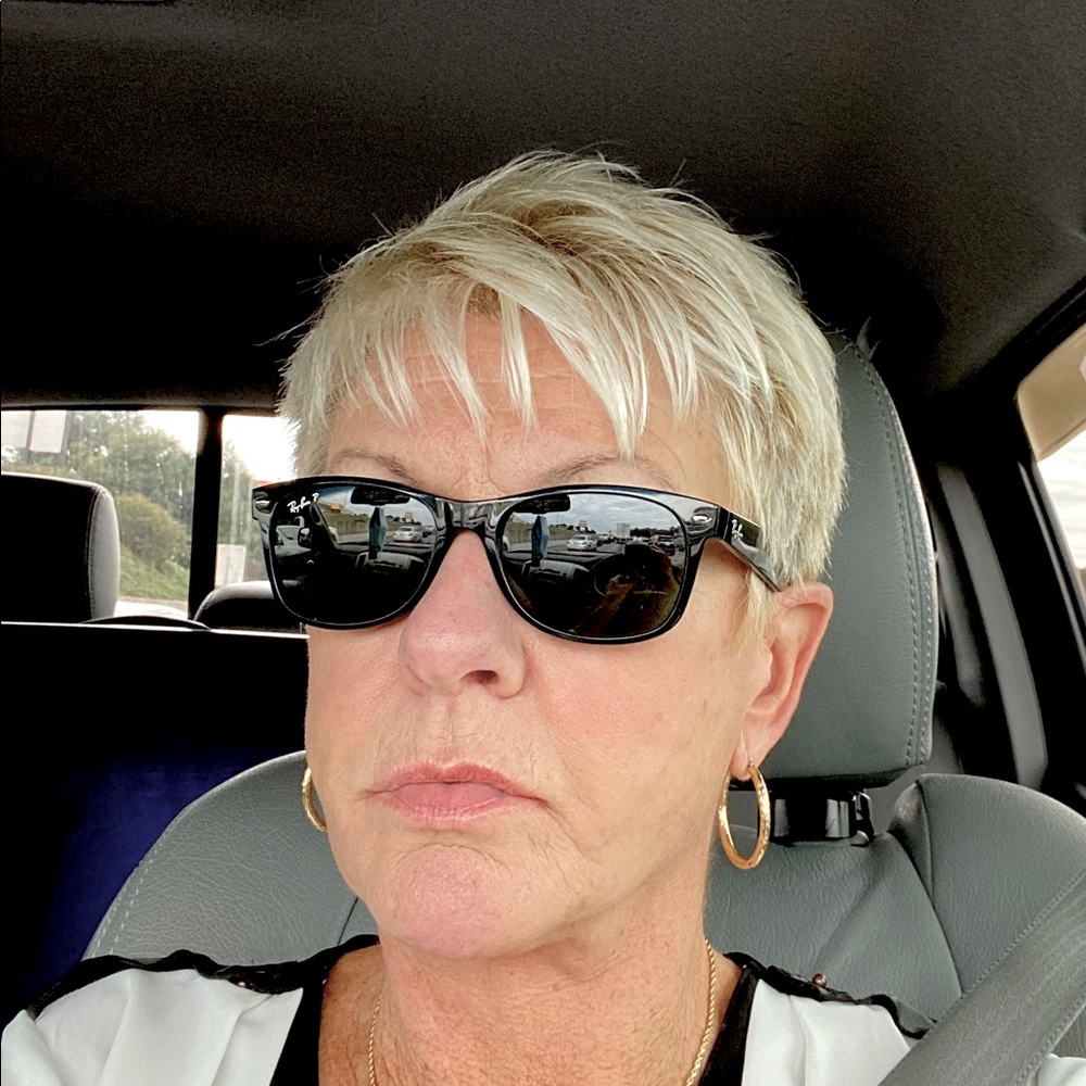 Meet your Posher, Carolyn